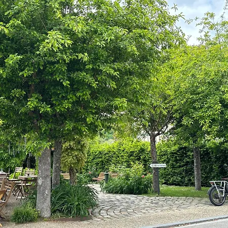 Guest house Au Fil Du Bec : Gite Avec Jardin - Centre Village 3*