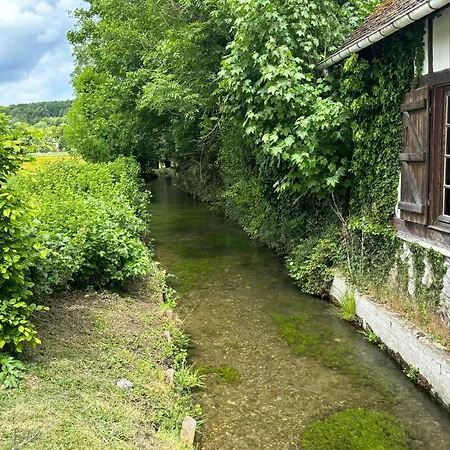 Guest house Au Fil Du Bec : Gite Avec Jardin - Centre Village 3*