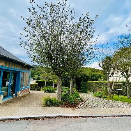 Guest house Au Fil Du Bec : Gite Avec Jardin - Centre Village 3*