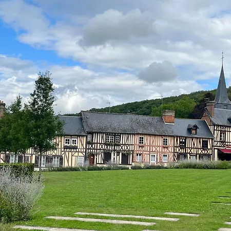 Guest house Au Fil Du Bec : Gite Avec Jardin - Centre Village 3*